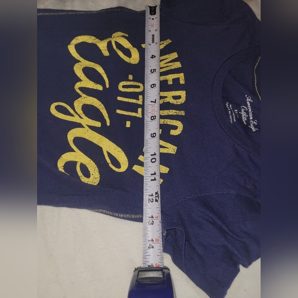American eagle T-shirt size xs in navy blue with yellow lettering. - Picture 6 of 8